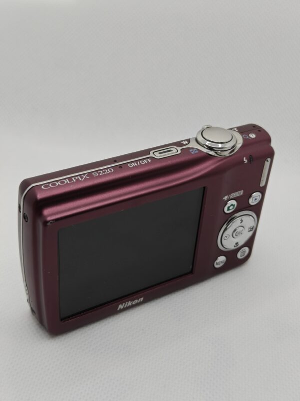 oplus_2097184 Nikon Coolpix S220